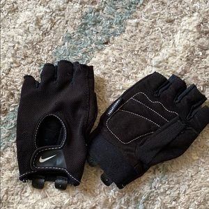 Nike gym gloves
